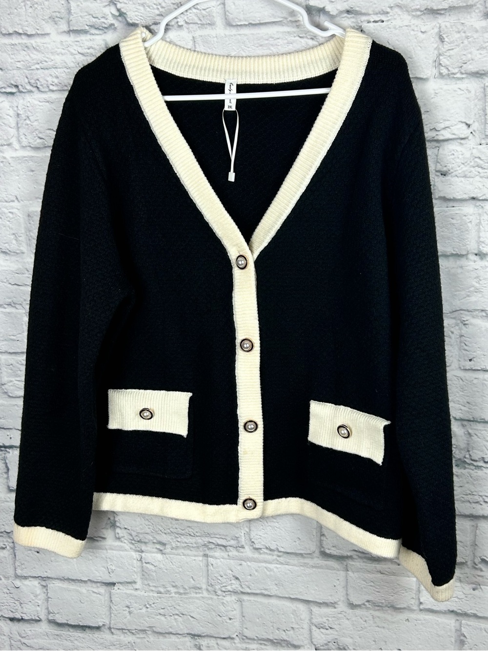 Casly Lamiit 2XL Cardigan Black Cream Pearl Button Contrast Trim NWT